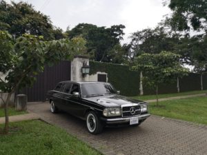 COSTA-RICA-PRIVATE-ESTATE.-MERCEDES-W123-LIMOUSINE-300D-LWB-LANG644d7246ba663f8a.jpg