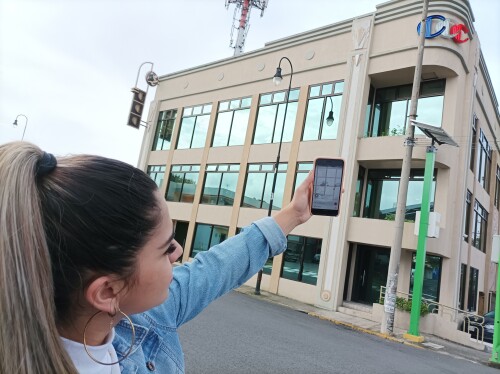 A-CELL-PHONE-PICTURE-OF-COSTA-RICAS-CALL-CENTER.jpeg