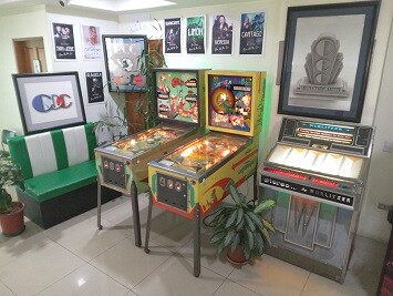 2-vintage-pinball-machines.-Richard-Blank-Costa-Rica-Collection.jpg